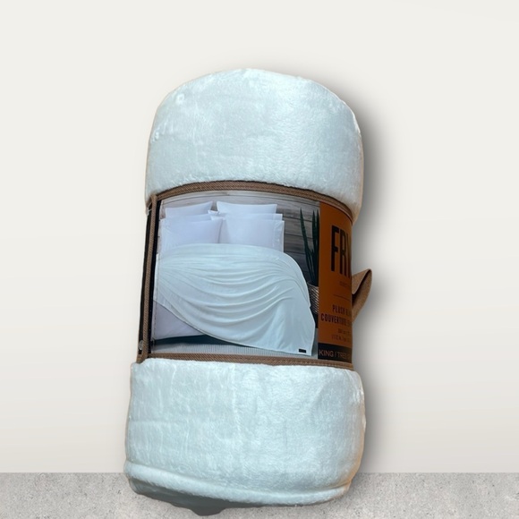Frye - Plush Blanket - Picture 5 of 5